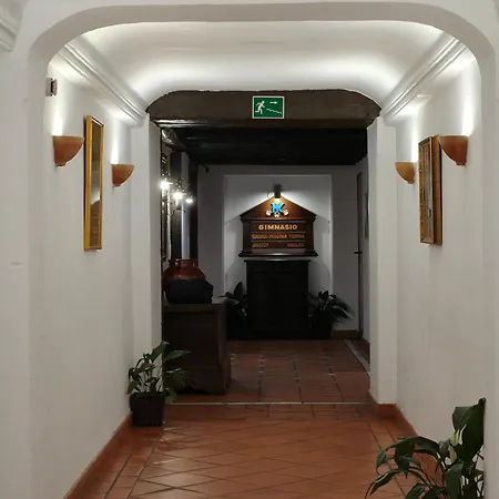 Kenia Nevada Готель